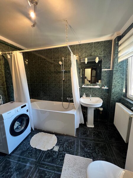 Kogalniceanu-,Facultatea de Drept, 3 camere, 87 mp, amenajat,